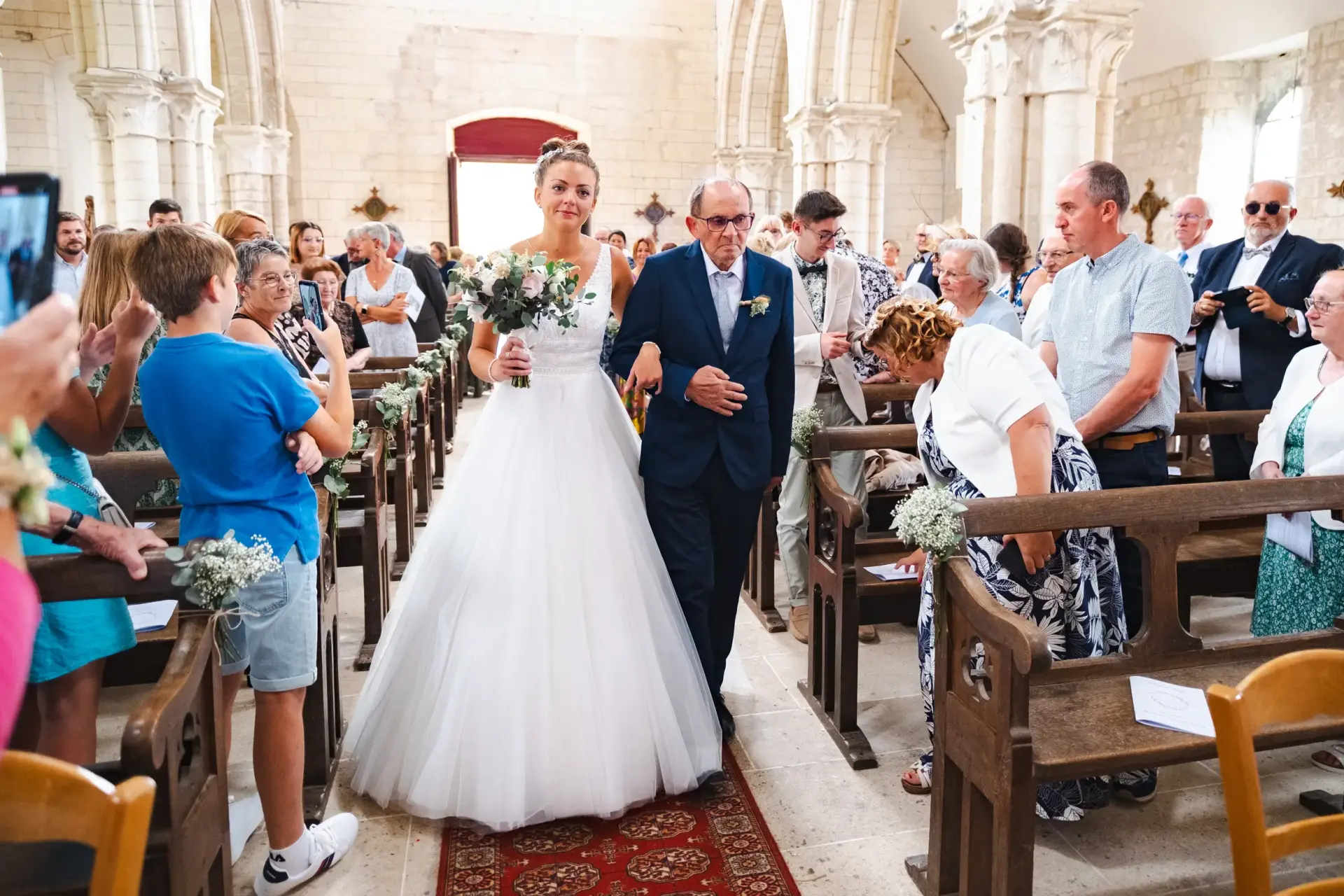 Ceremonie religieuse arrivee mariee papa eglise picquigny